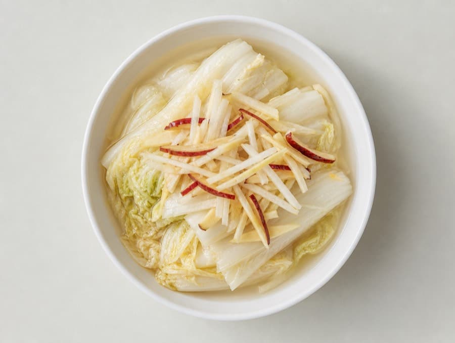 Baek-kimchi: pale white cabbage kimchi with no chilli
